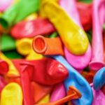 Jak ozdobić pomnik tymczasowy z szacunkiem i pomysłowością